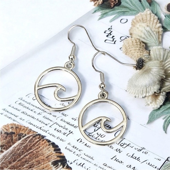 5 For $25💫Silver Ocean Wave Dangles - Picture 1 of 4